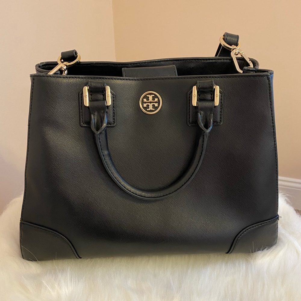 COPY - Black Leather Tory Burch Robinson Triangle…